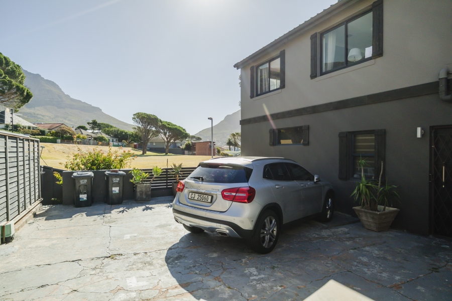 6 Bedroom Property for Sale in Vredehoek Western Cape